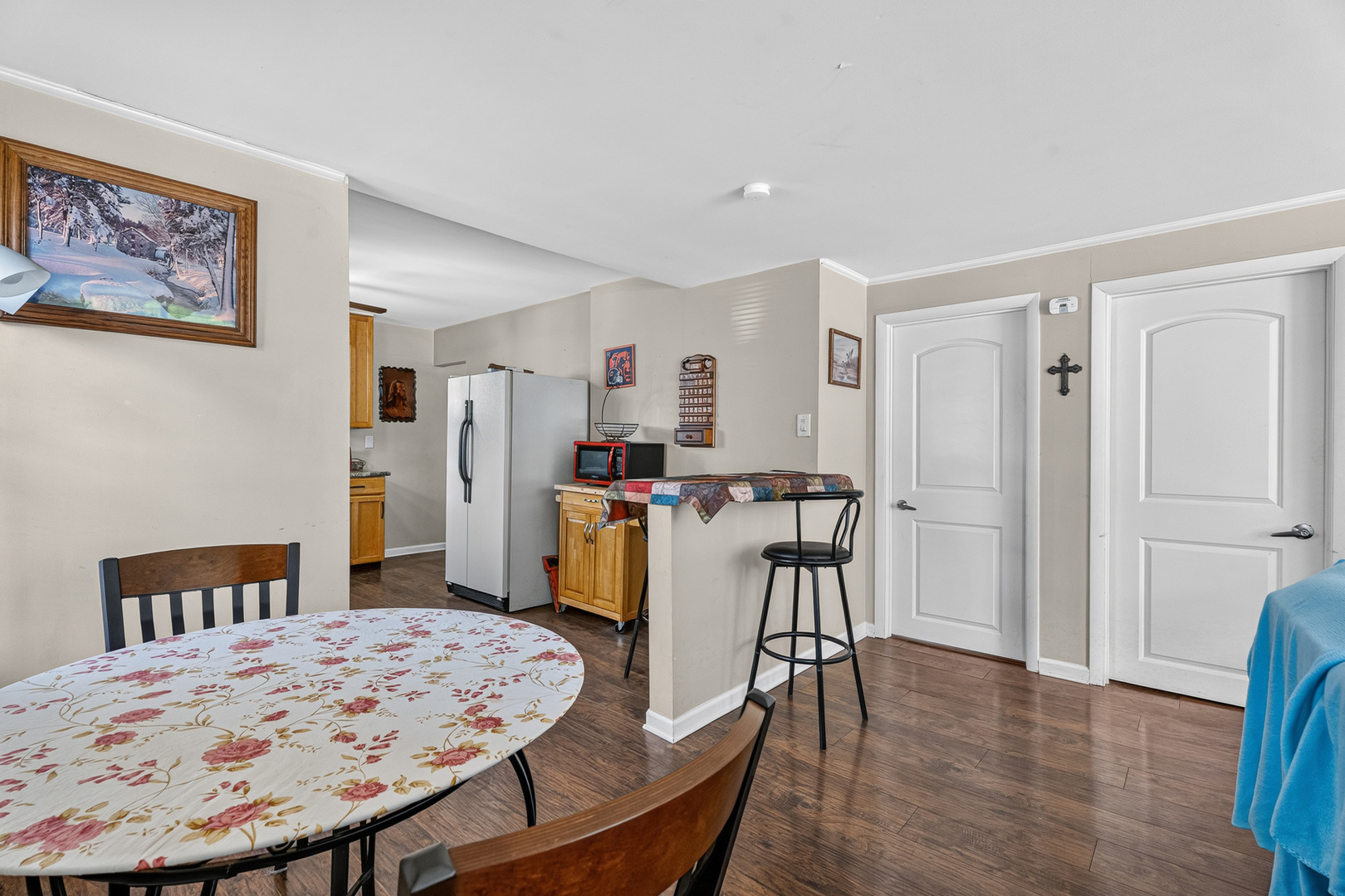 42329 N ELM Street