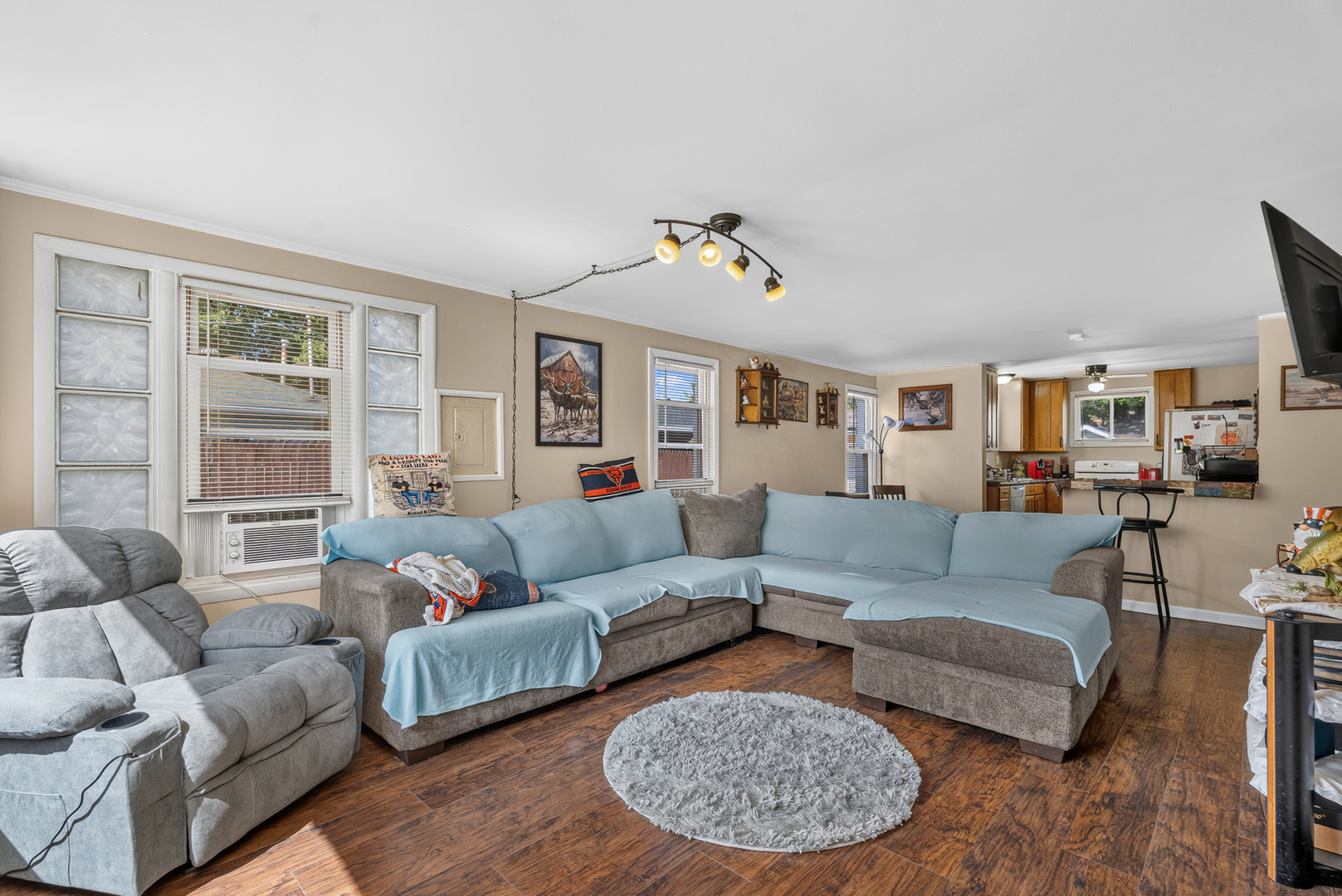 42329 N ELM Street