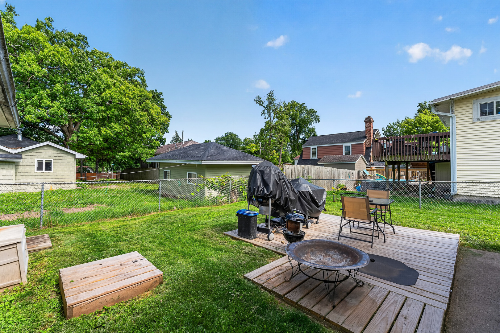 42329 N ELM Street
