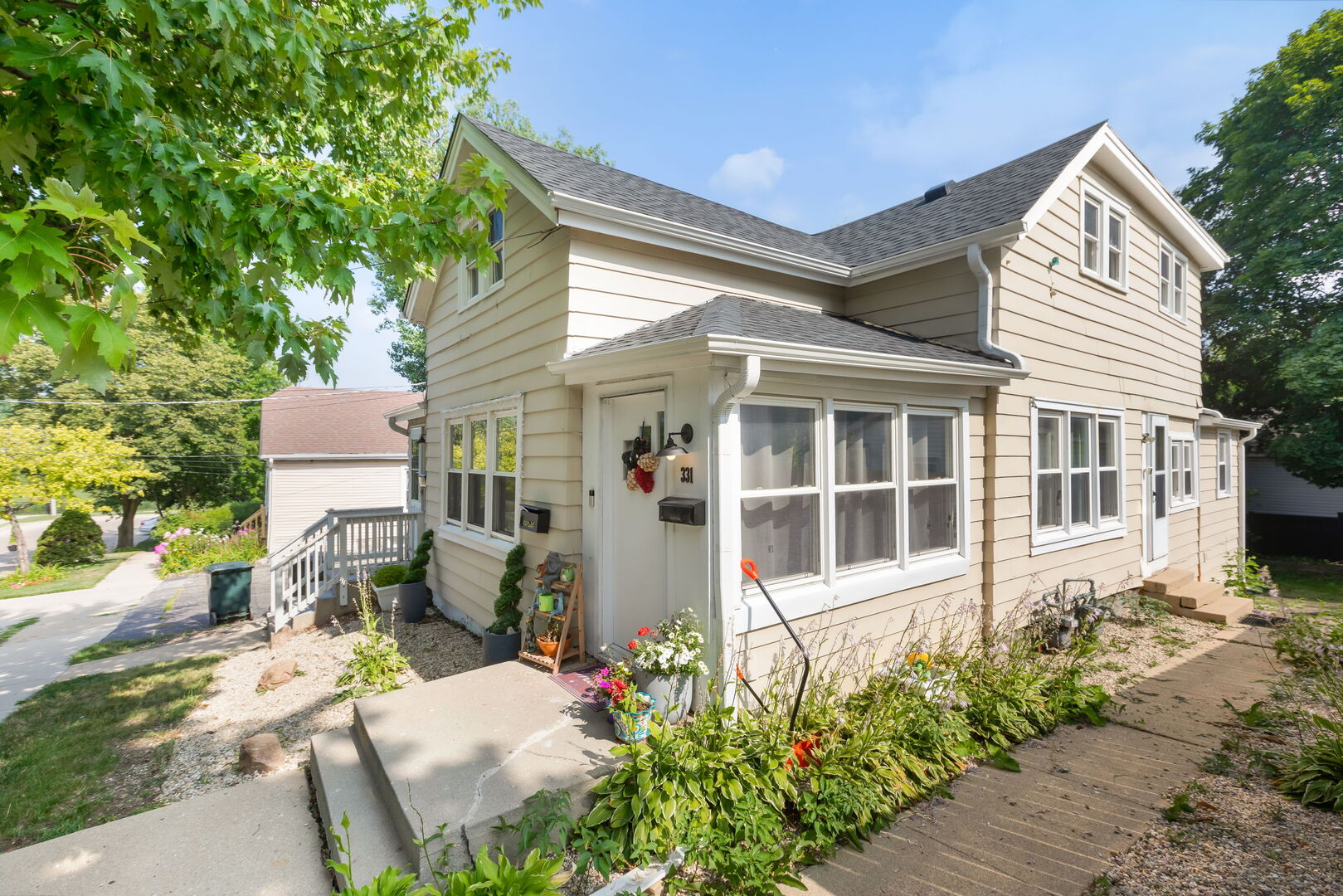 331-333 E Lincoln Avenue