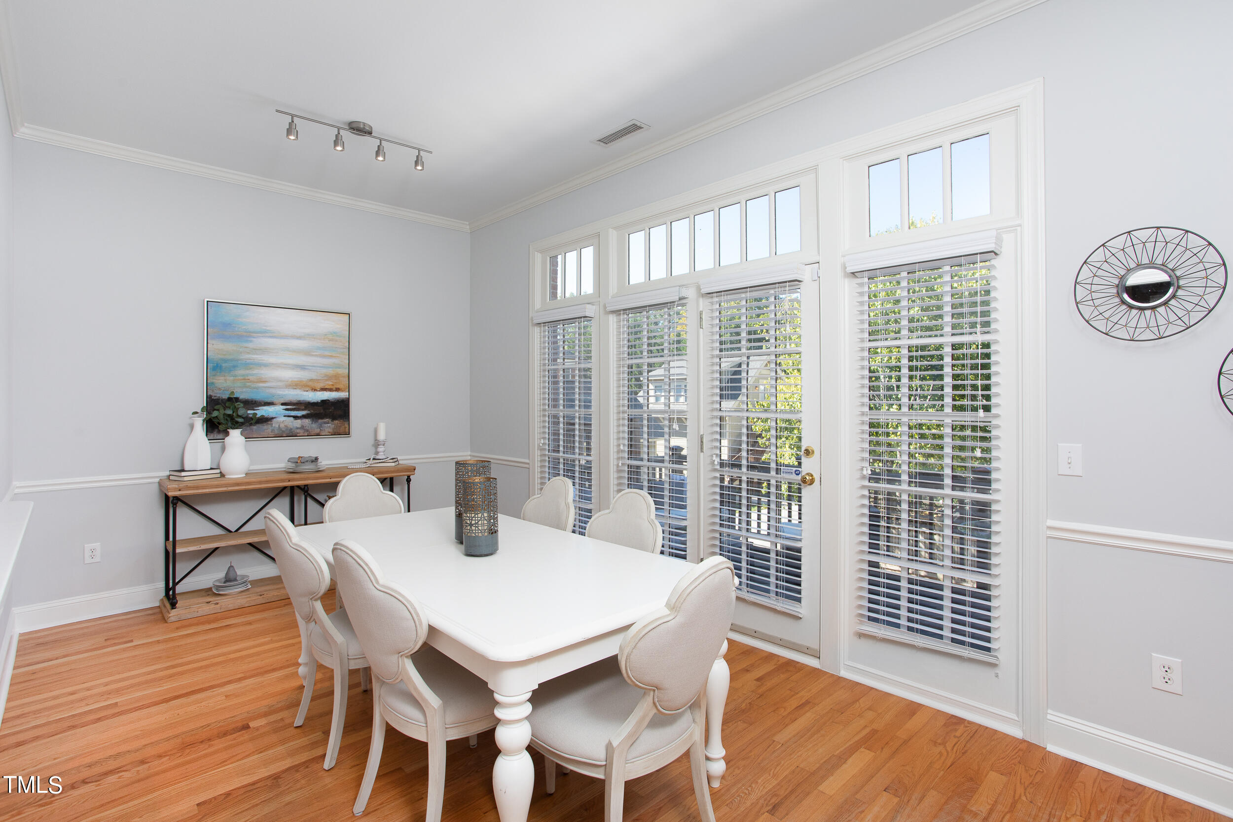1510 W Markham Avenue