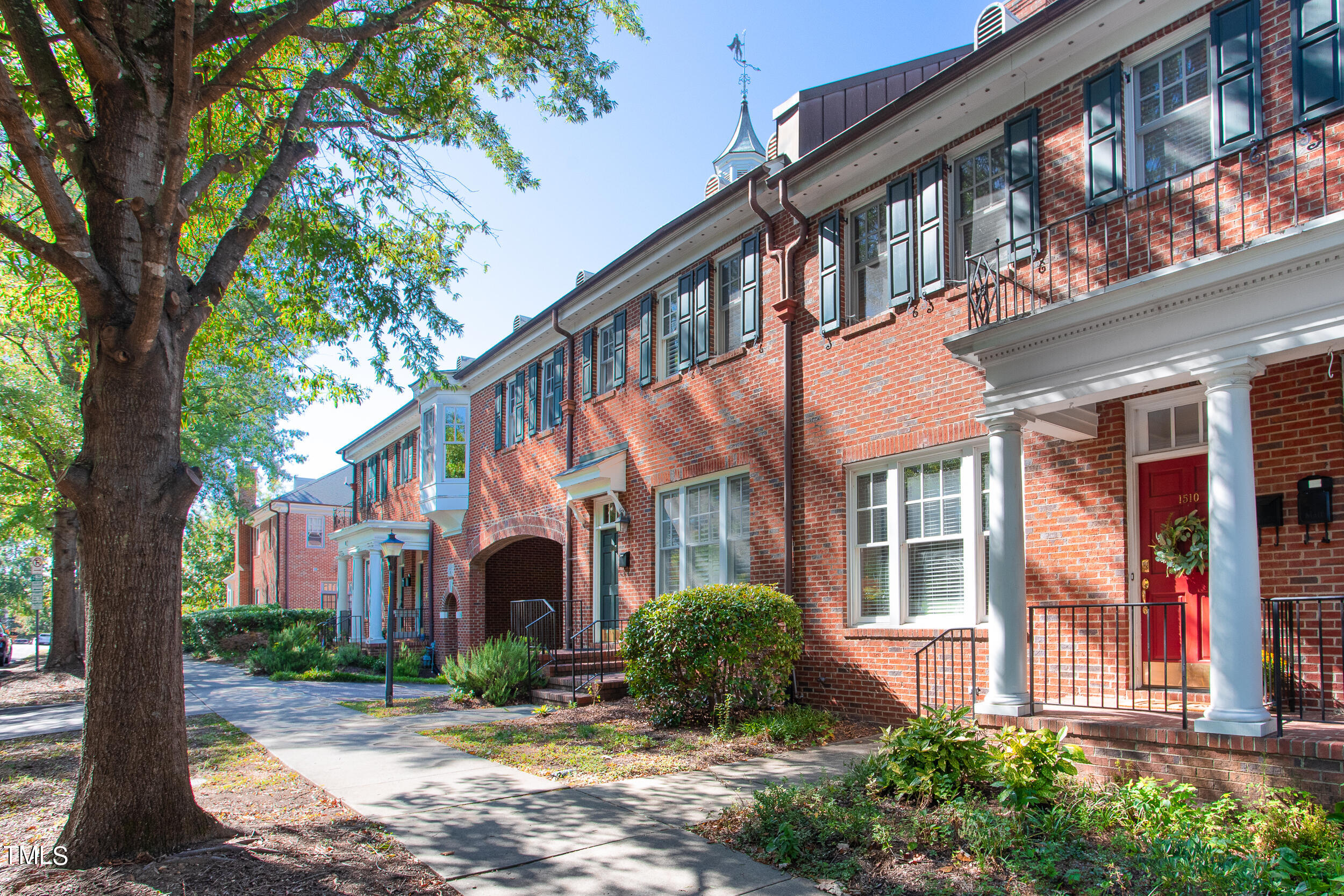 1510 W Markham Avenue