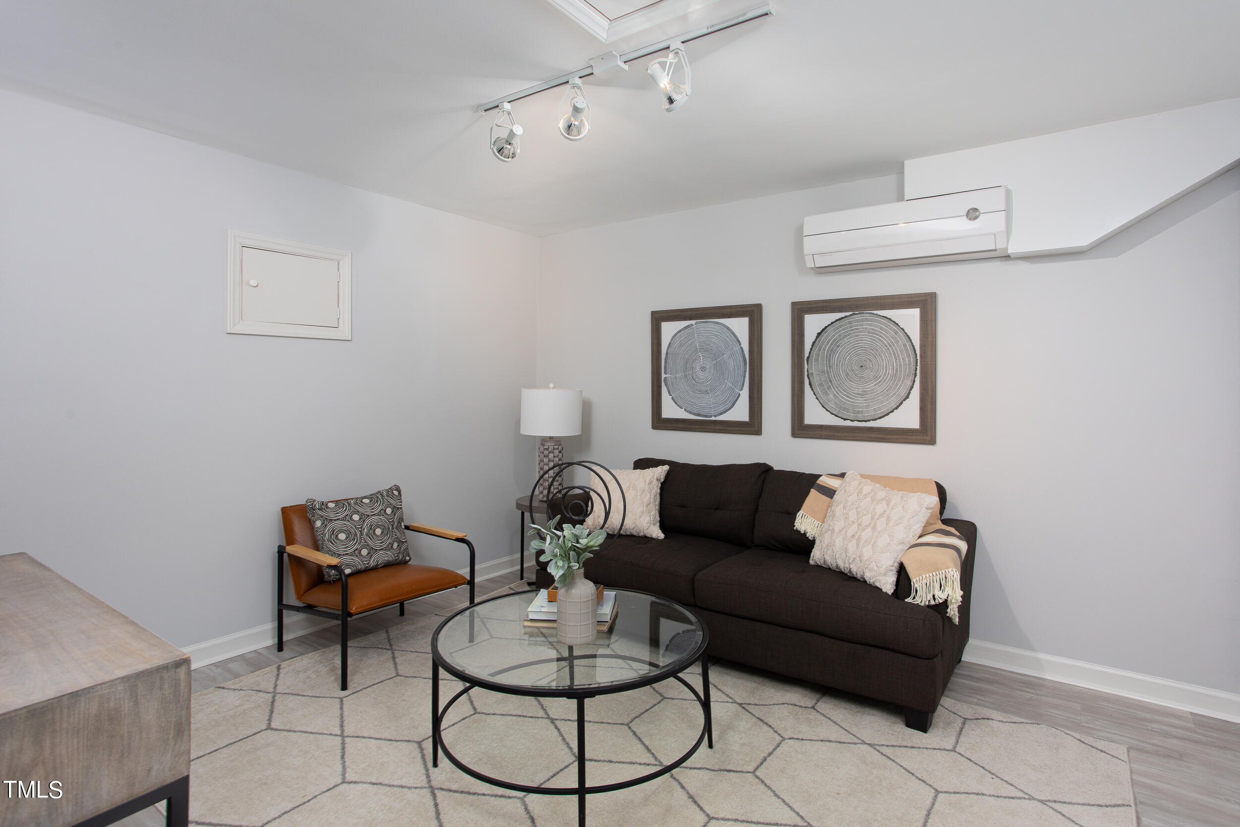 1510 W Markham Avenue