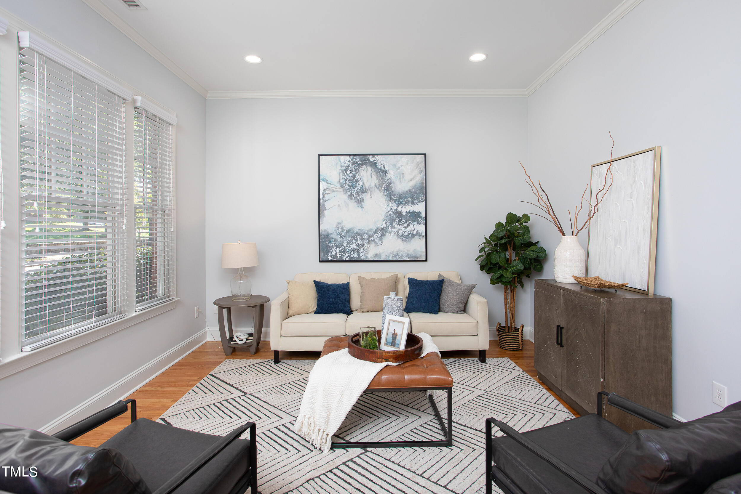 1510 W Markham Avenue