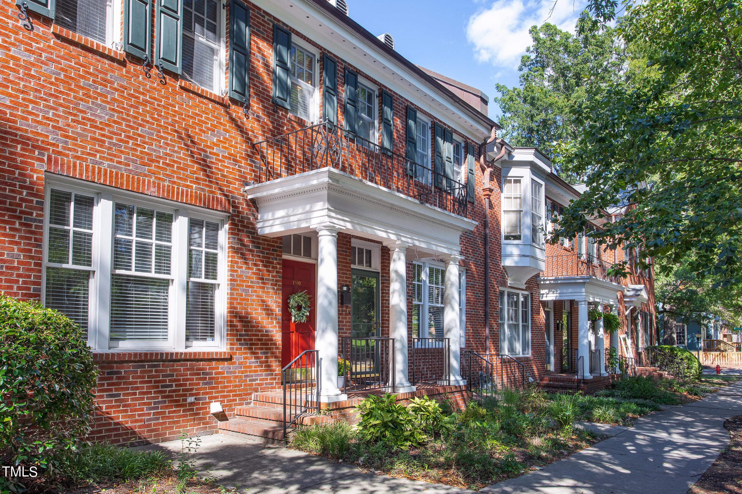 1510 W Markham Avenue