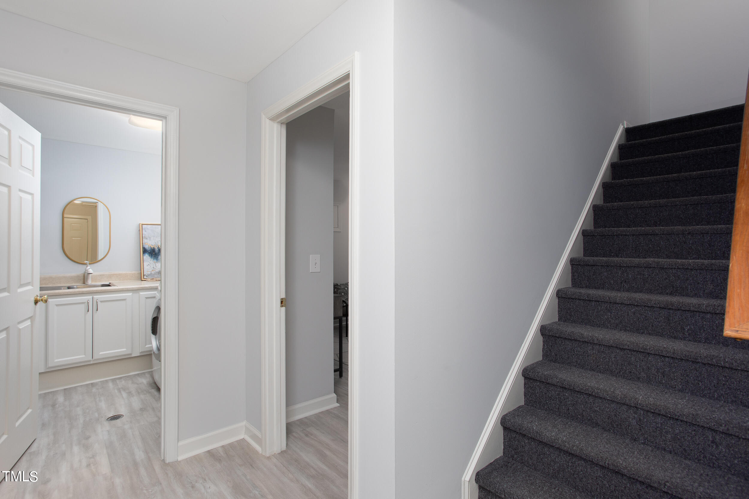 1510 W Markham Avenue