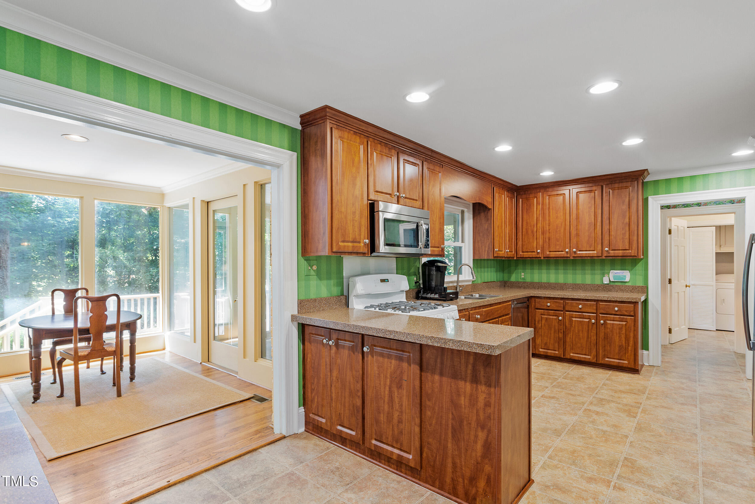 524 Lakestone Drive