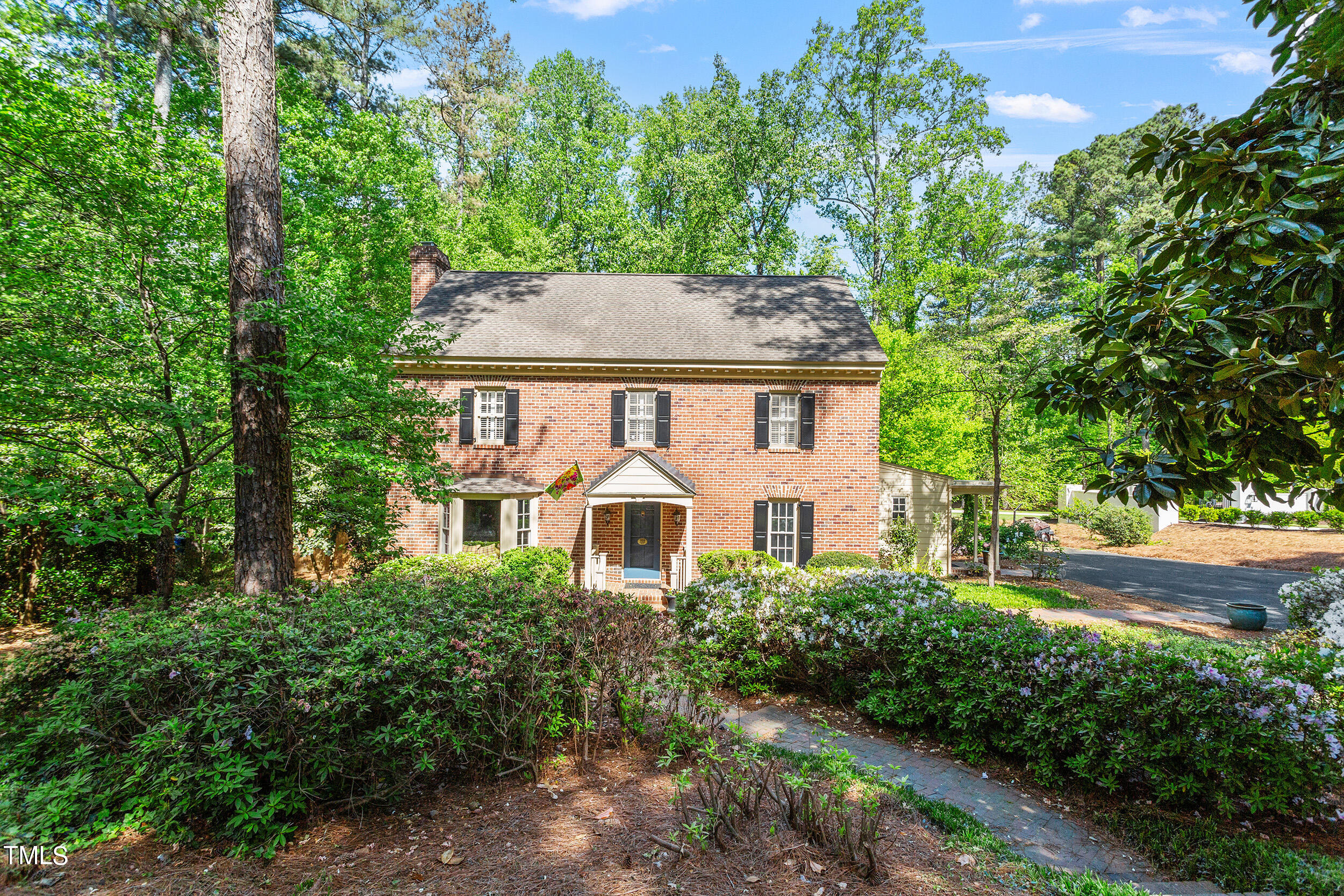 524 Lakestone Drive