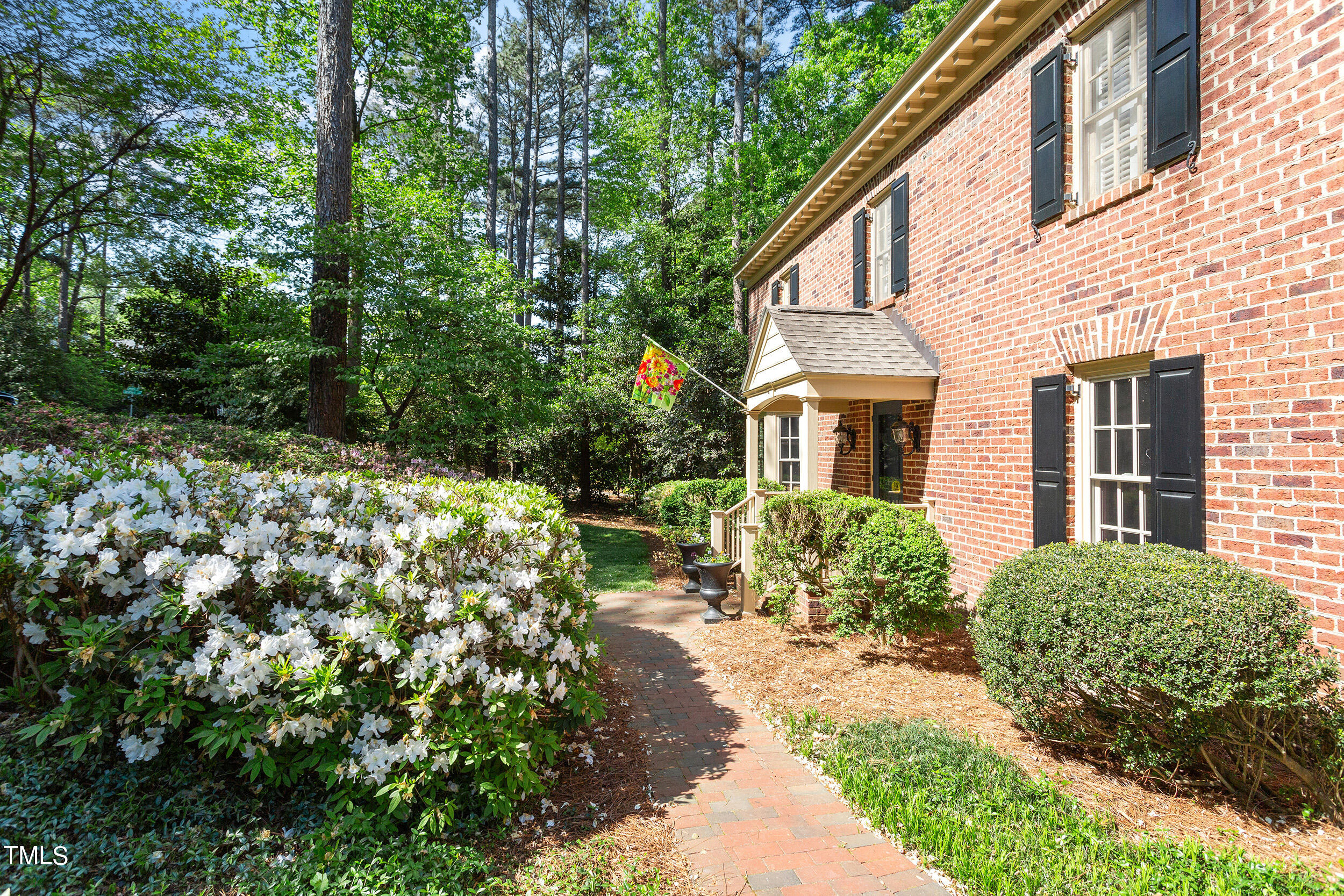 524 Lakestone Drive