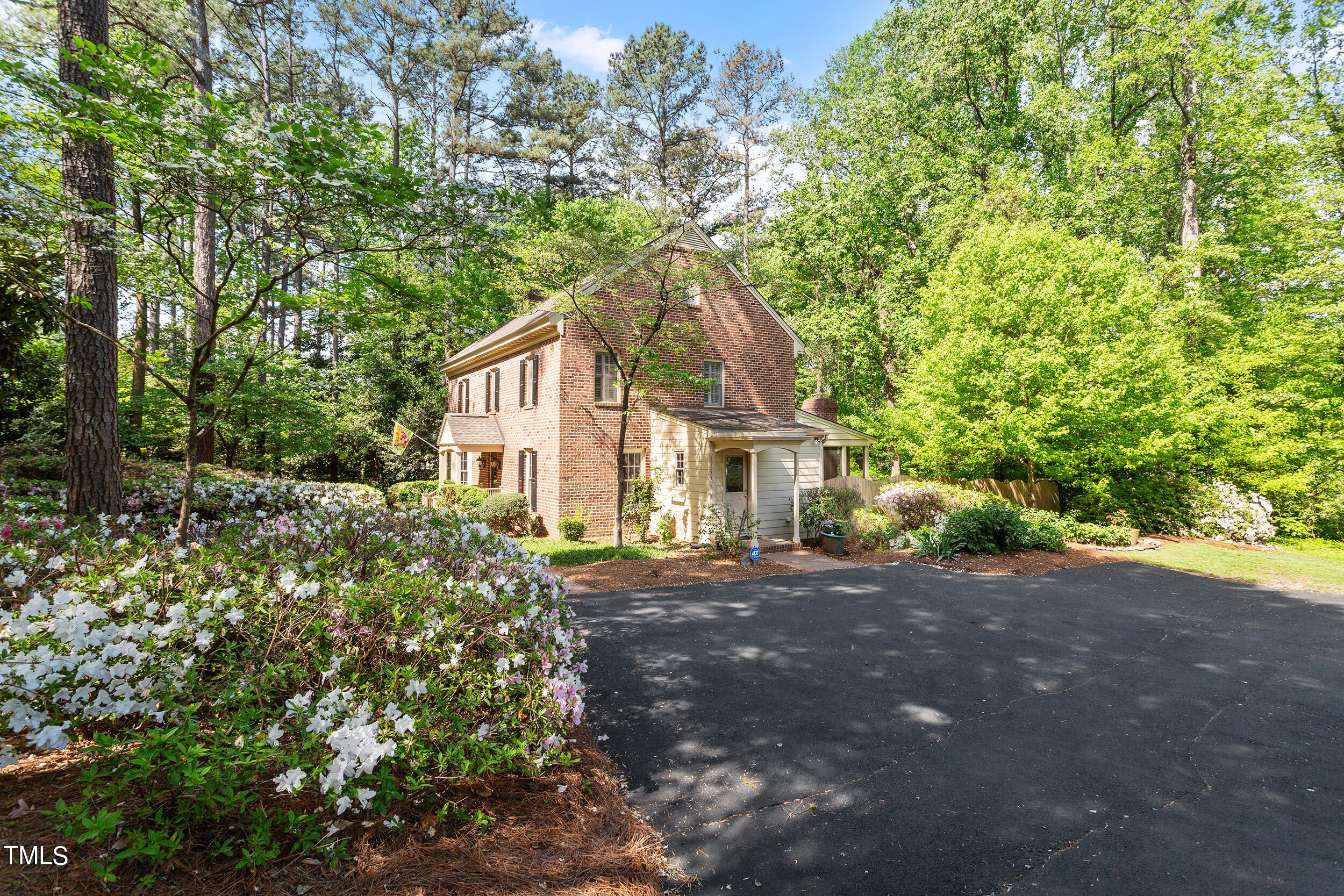524 Lakestone Drive