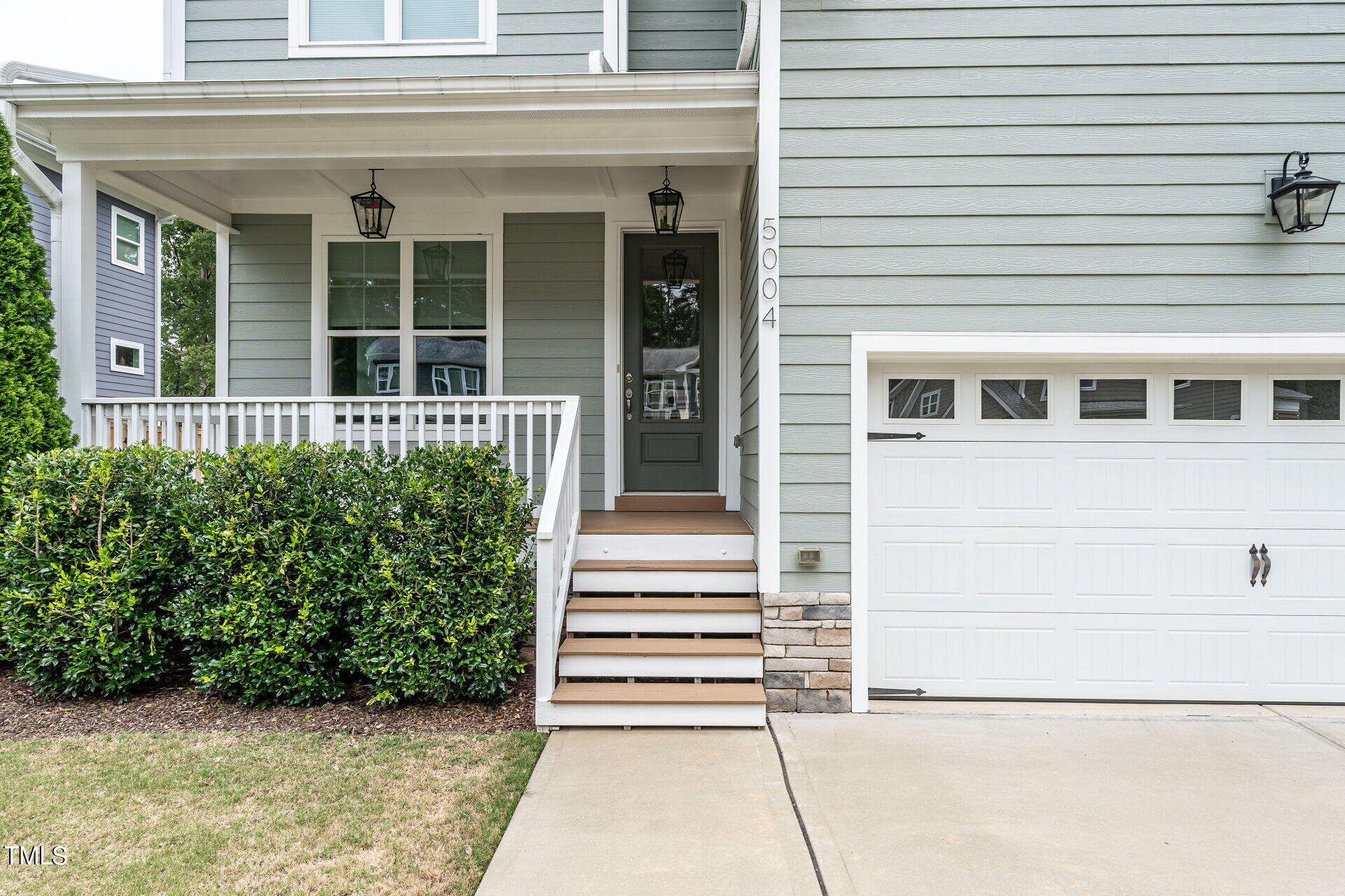 5004 Centerbud Place