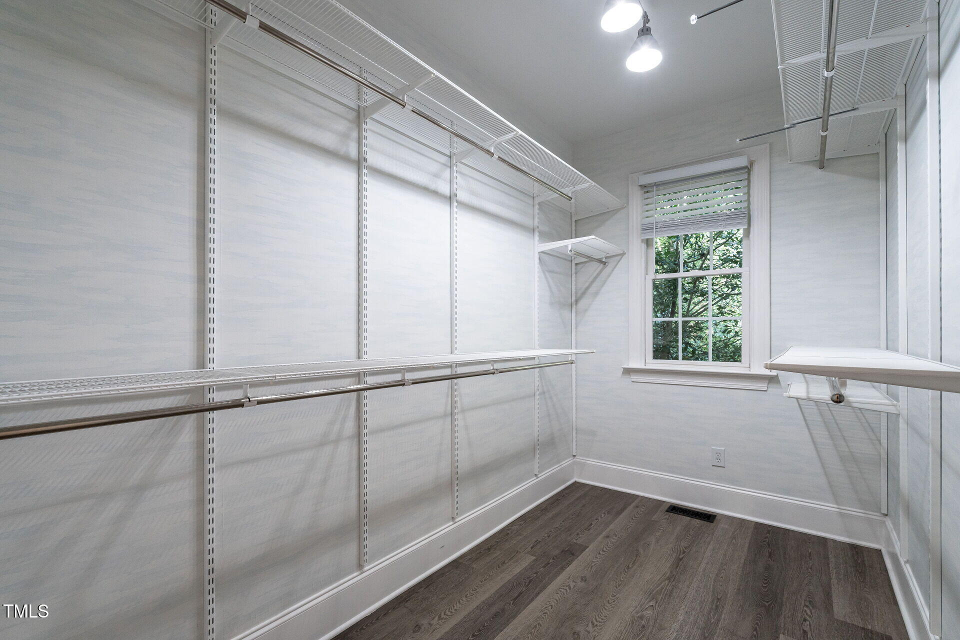 1228 Dorleath Court