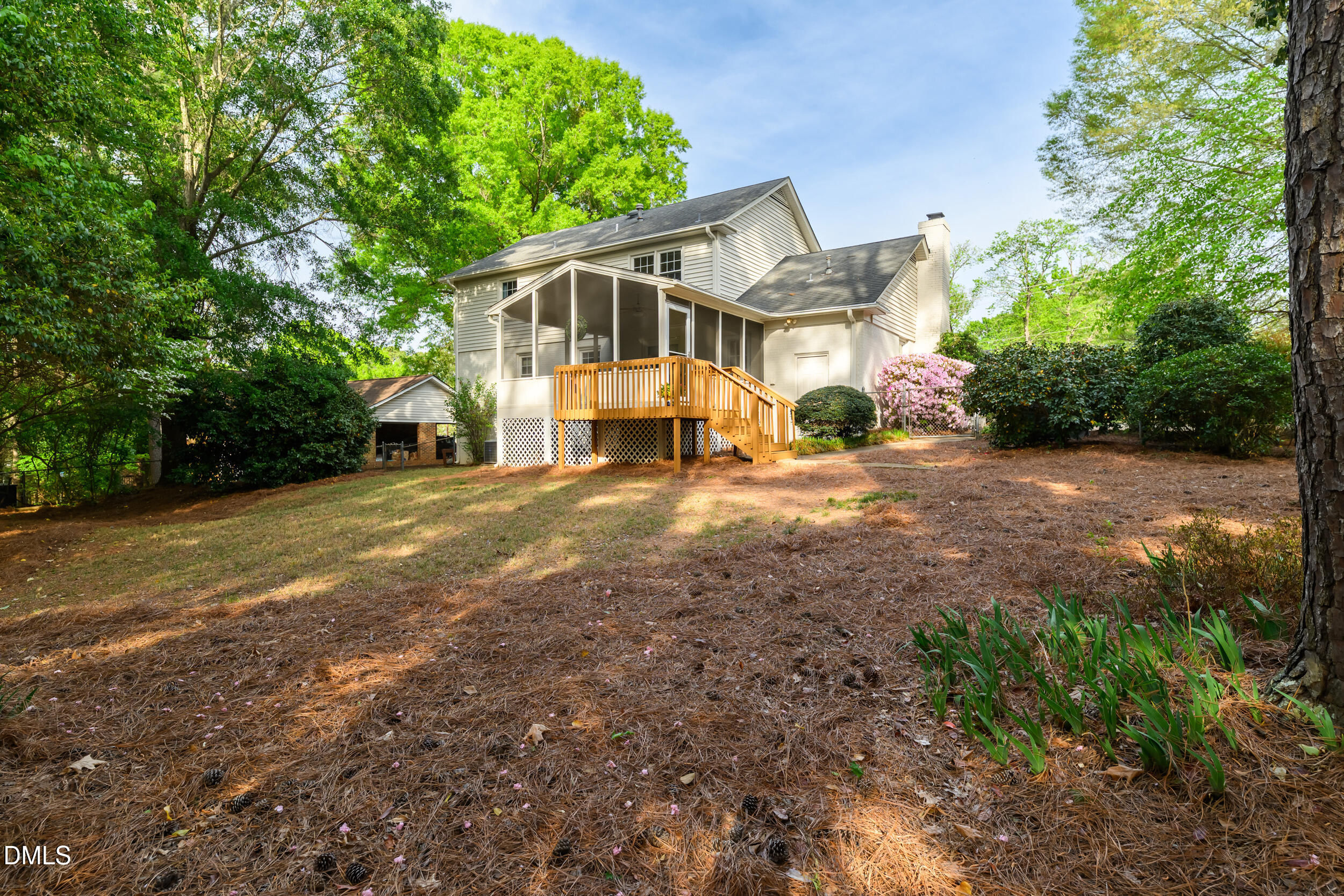 5601 N Hills Drive
