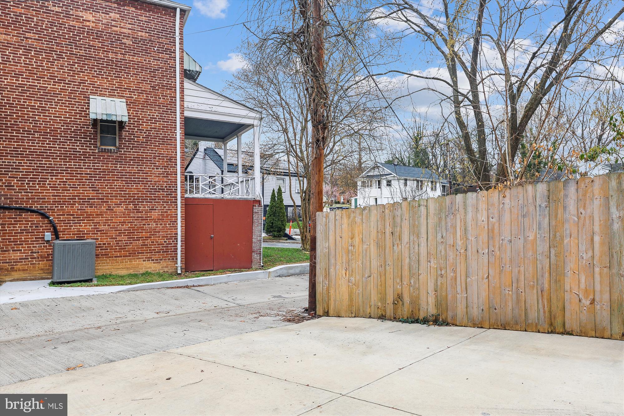 1136 Branch Ave SE