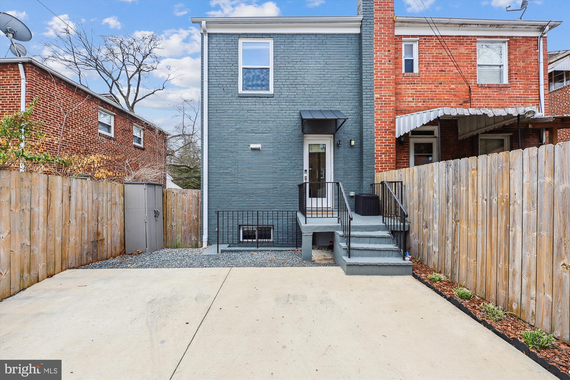 1136 Branch Ave SE