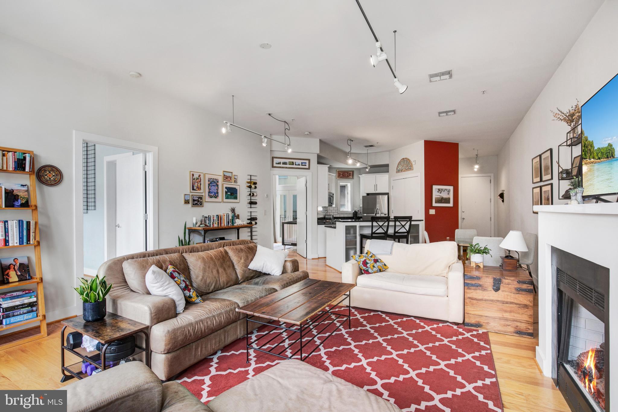 2357 Champlain St NW #302