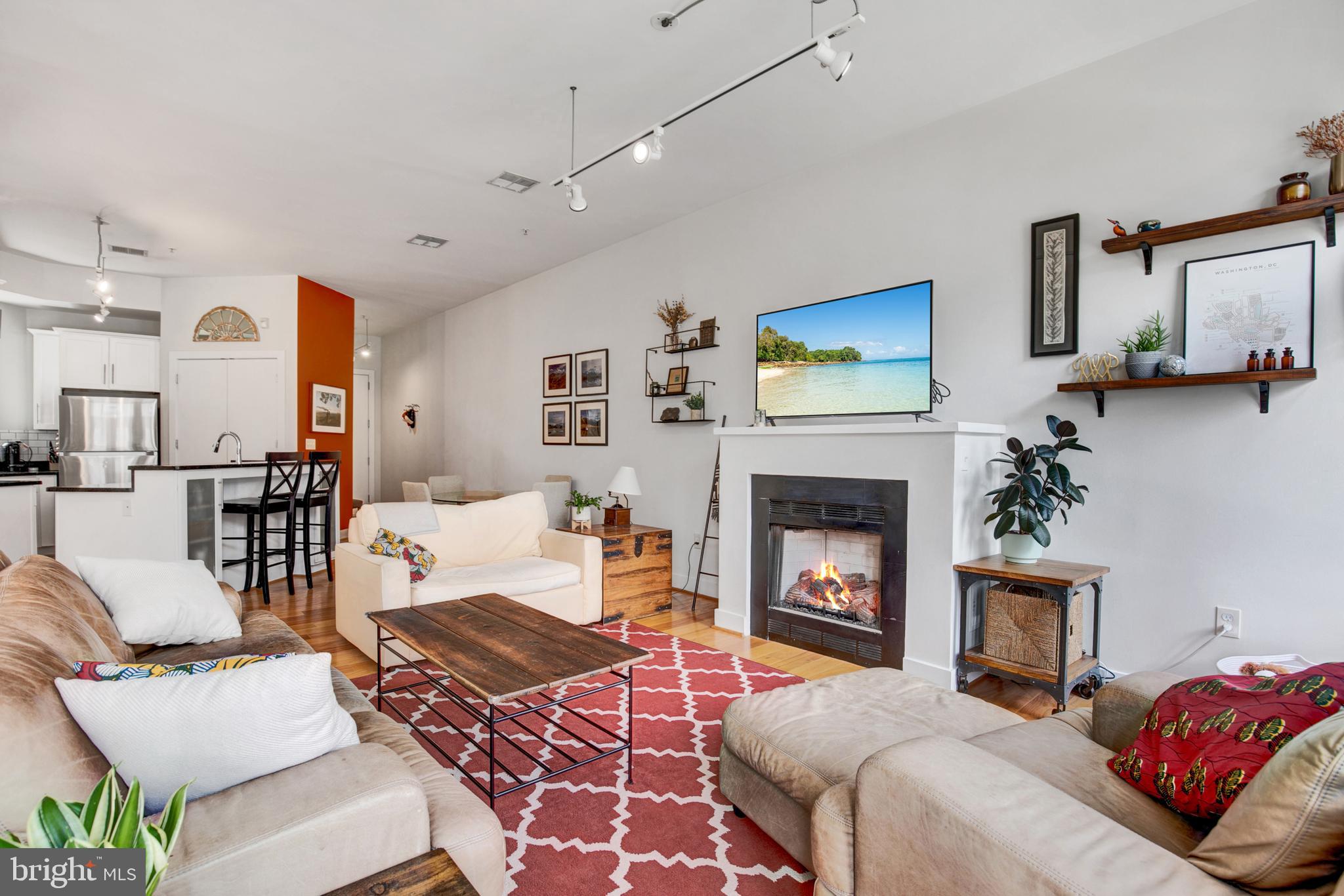 2357 Champlain St NW #302