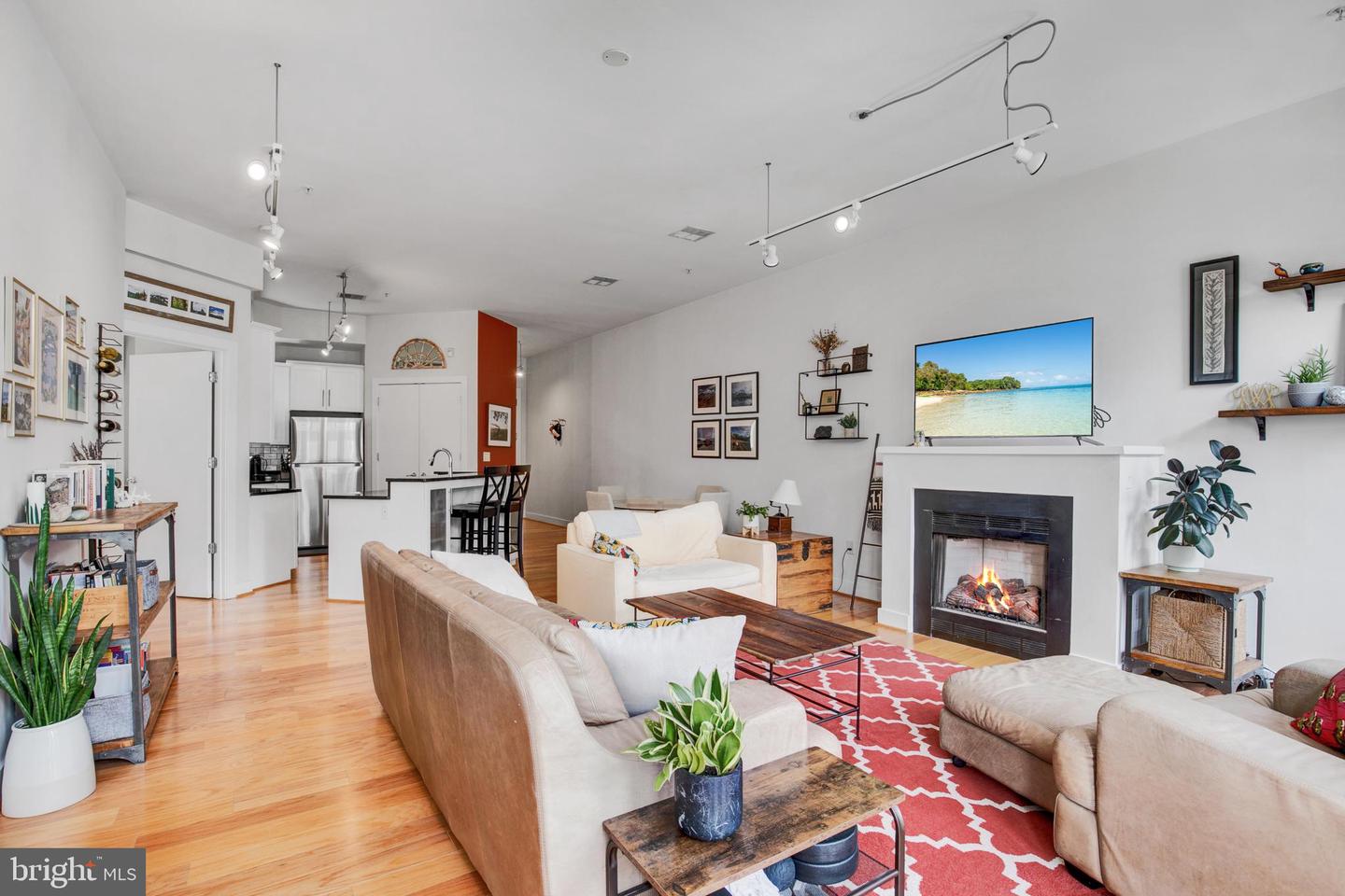 2357 Champlain St NW #302