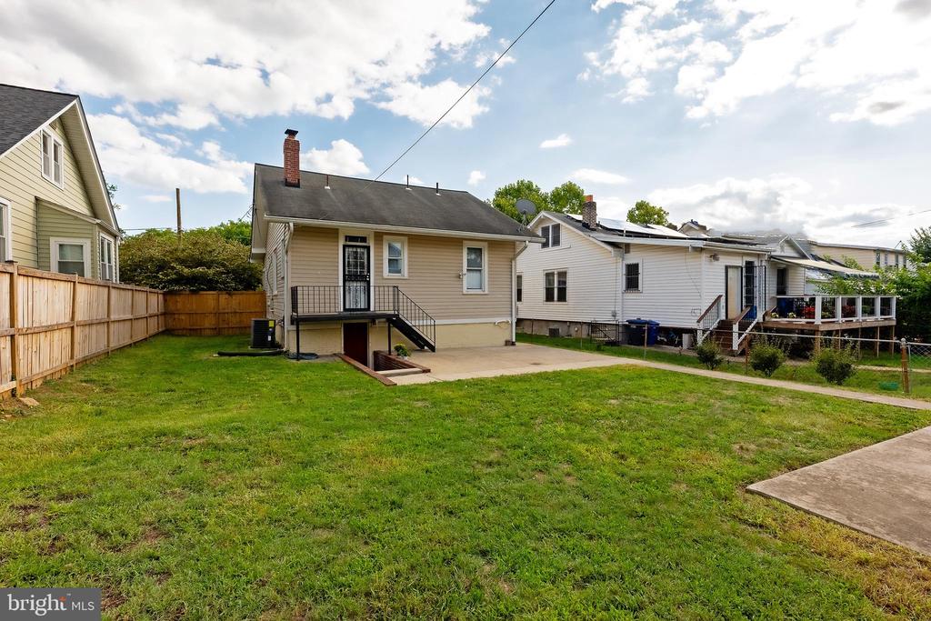1014 Douglas St NE