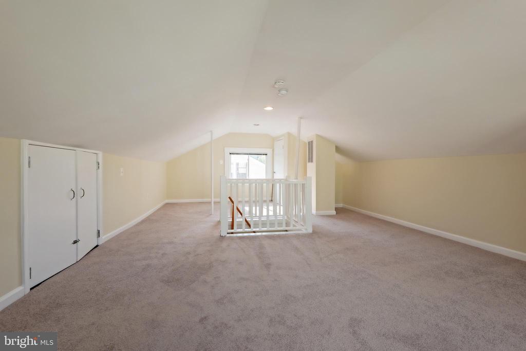 1014 Douglas St NE