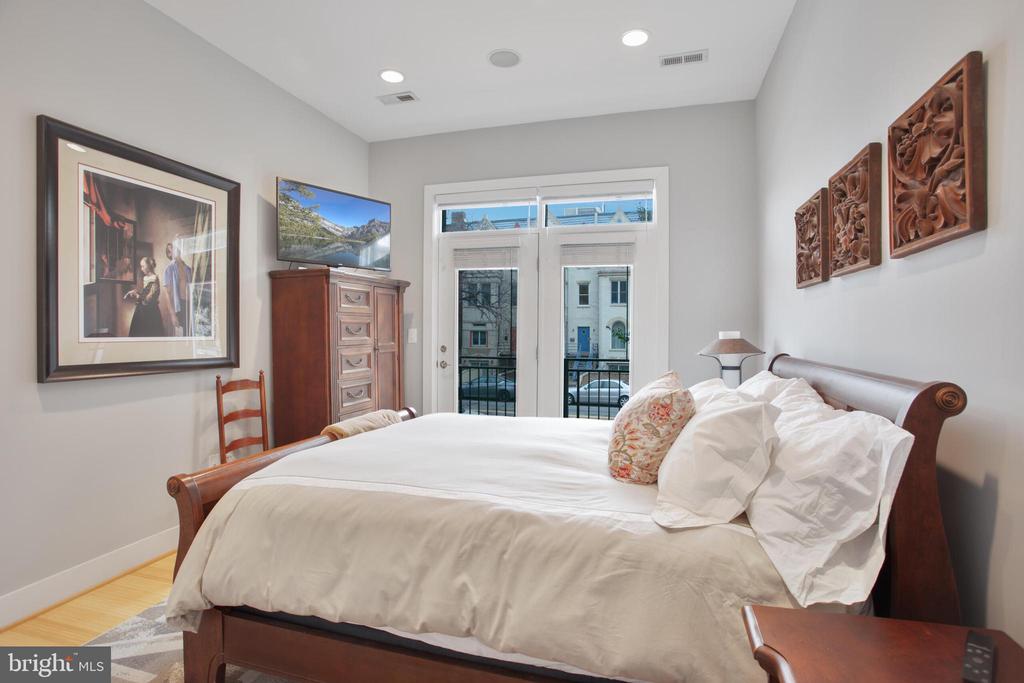 1300 Euclid St NW #4