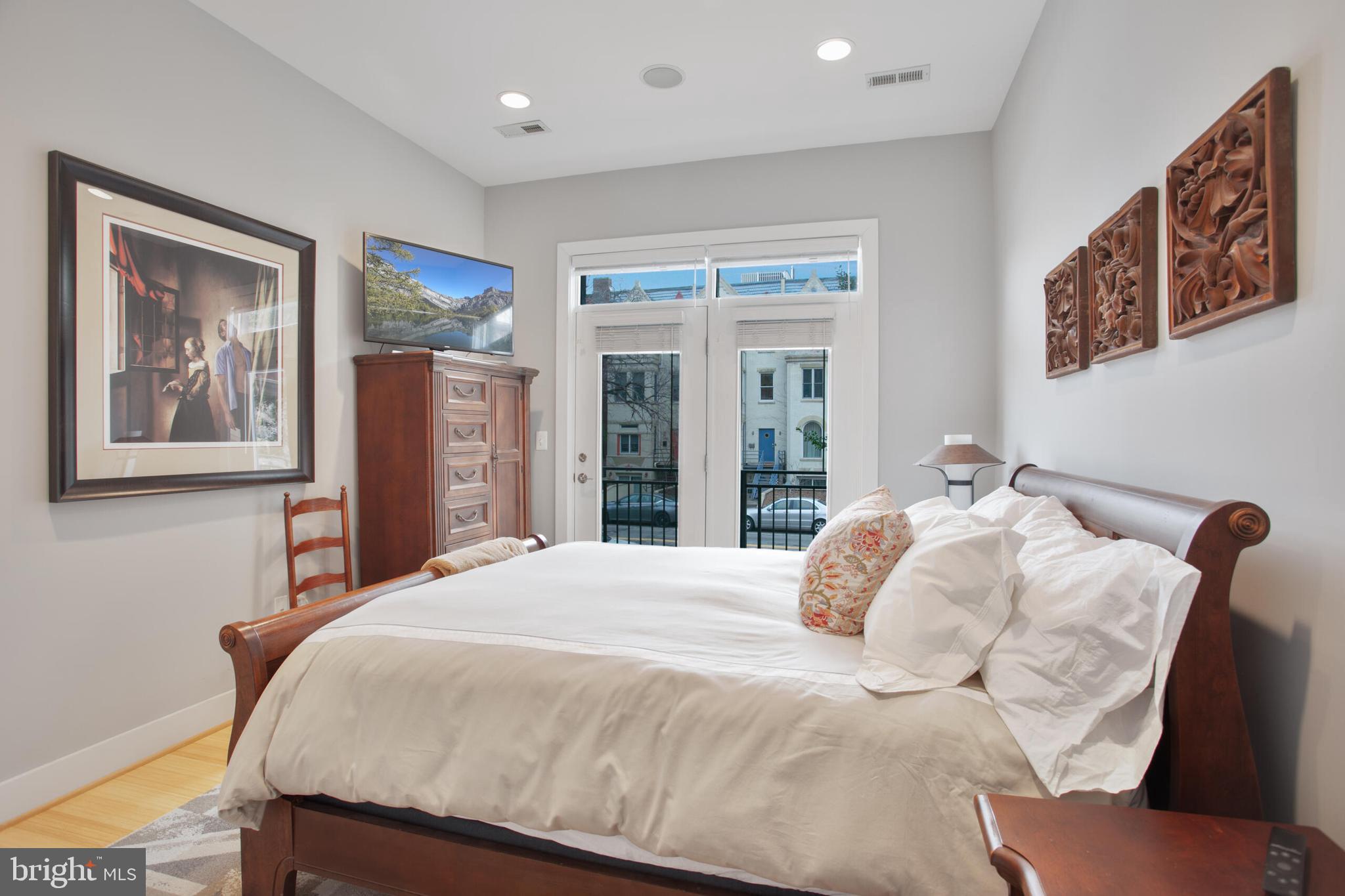 1300 Euclid St NW #4