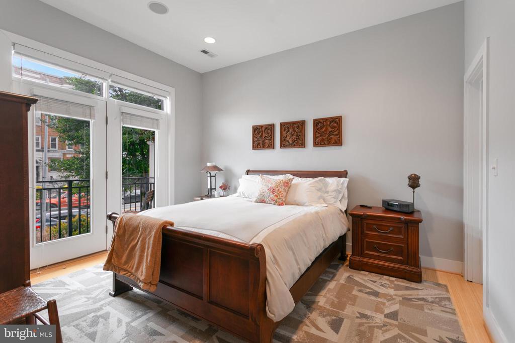 1300 Euclid St NW #4