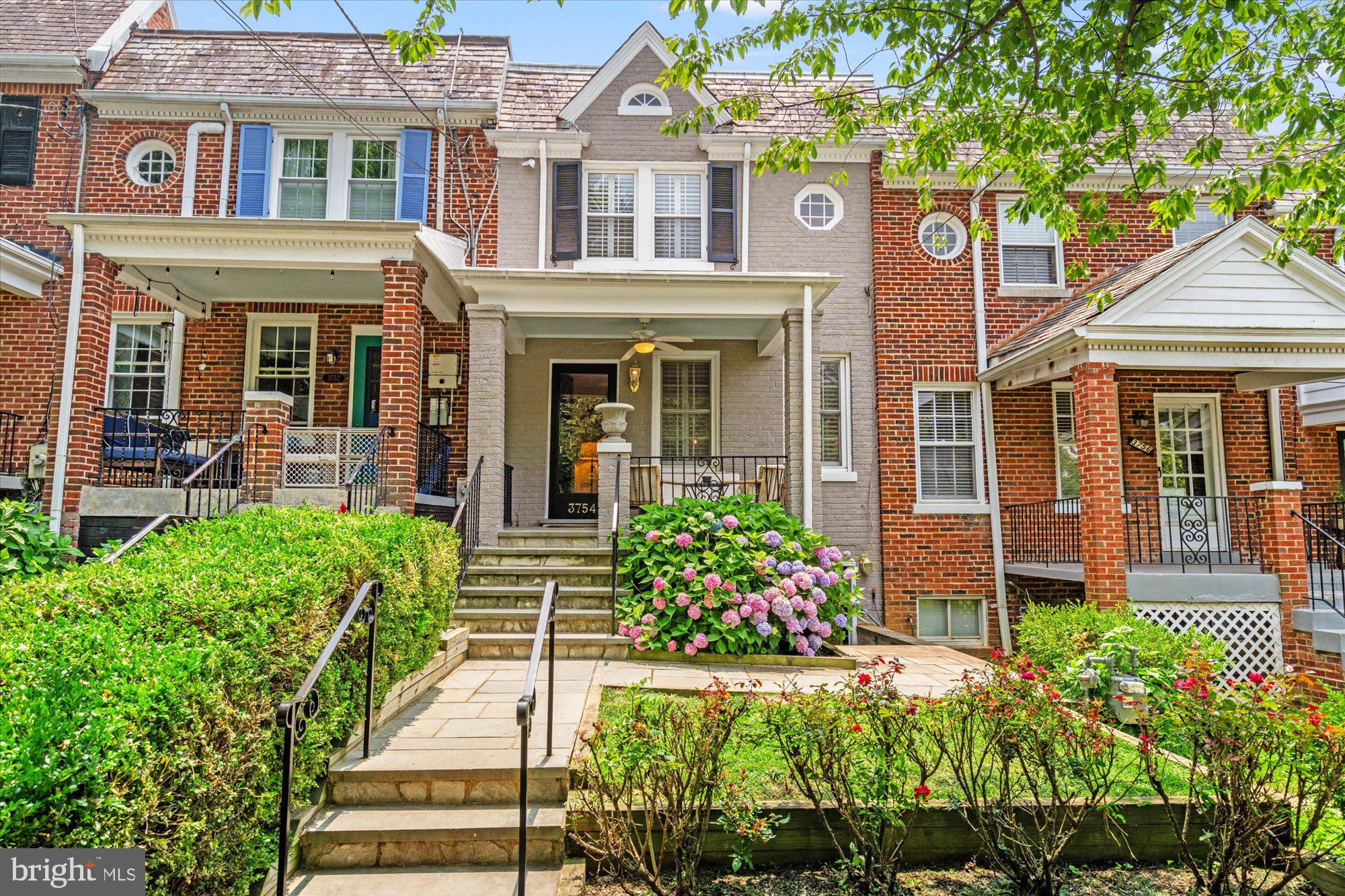 3754 W St NW