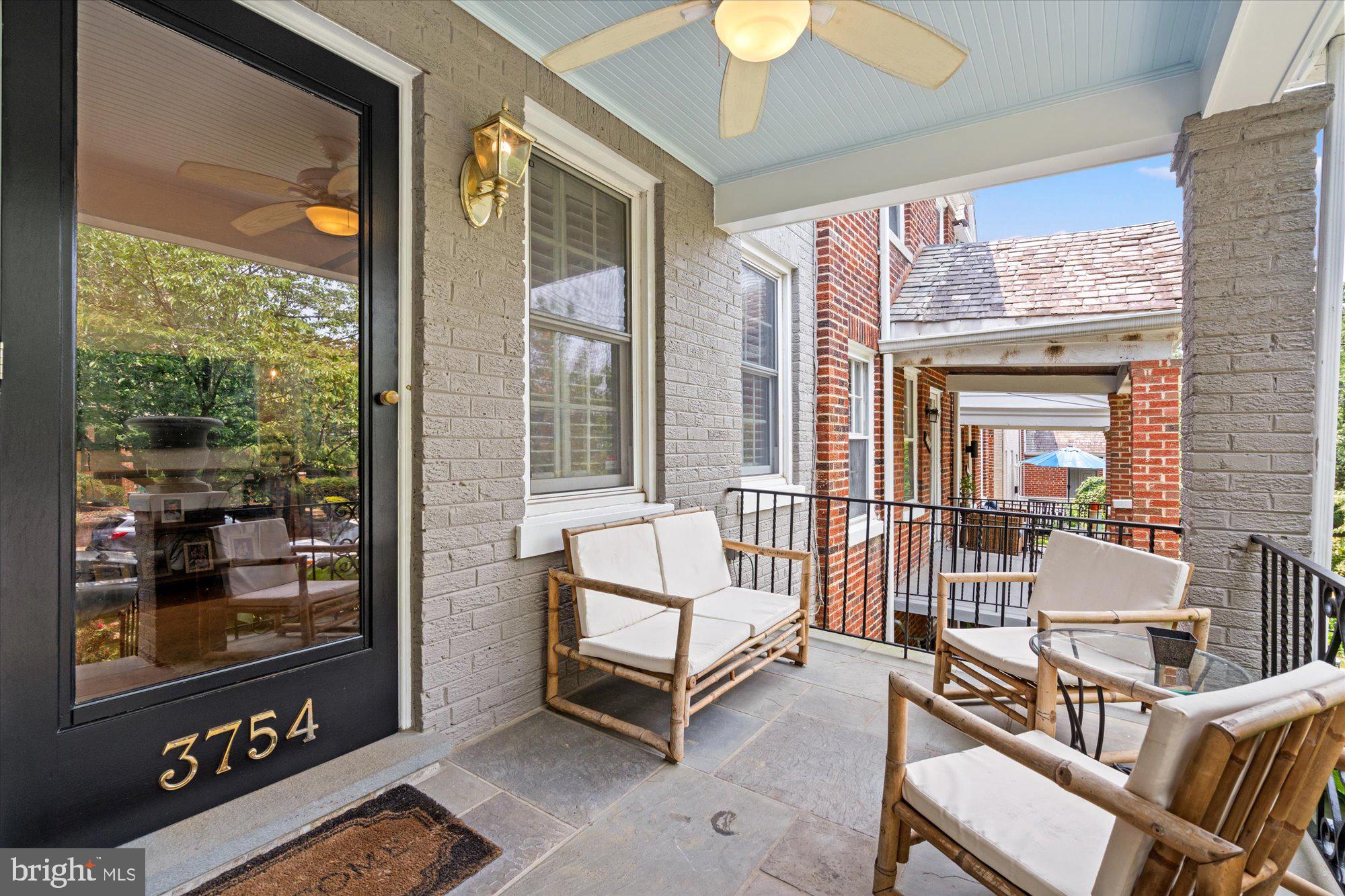 3754 W St NW