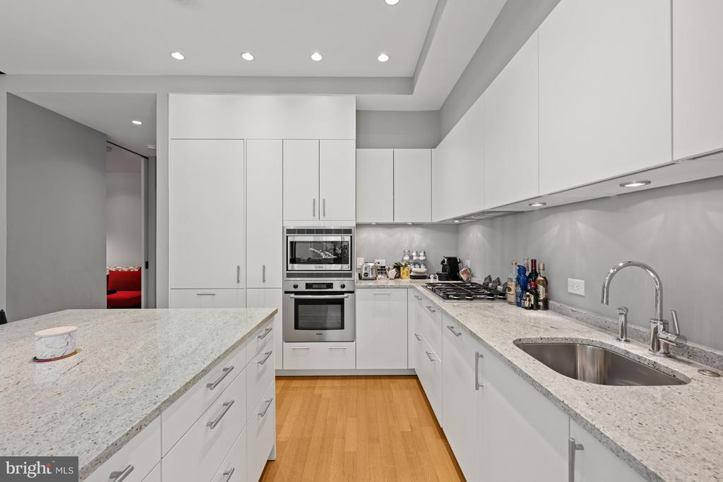 1177 22ND STREET NW Unit: 2E
