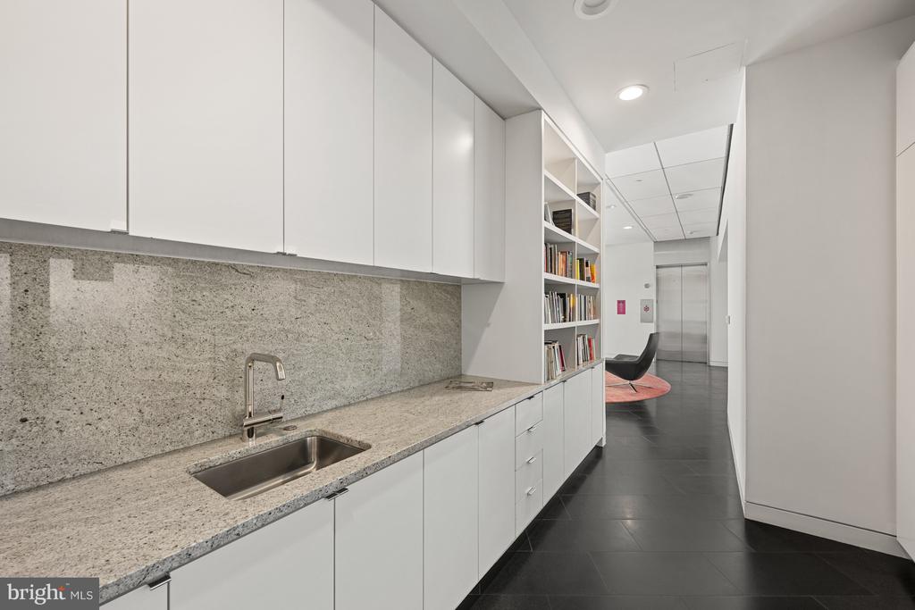 1177 22ND STREET NW Unit: 2E