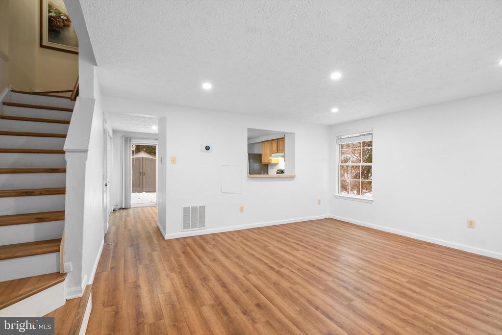 1 Teaneck Ct