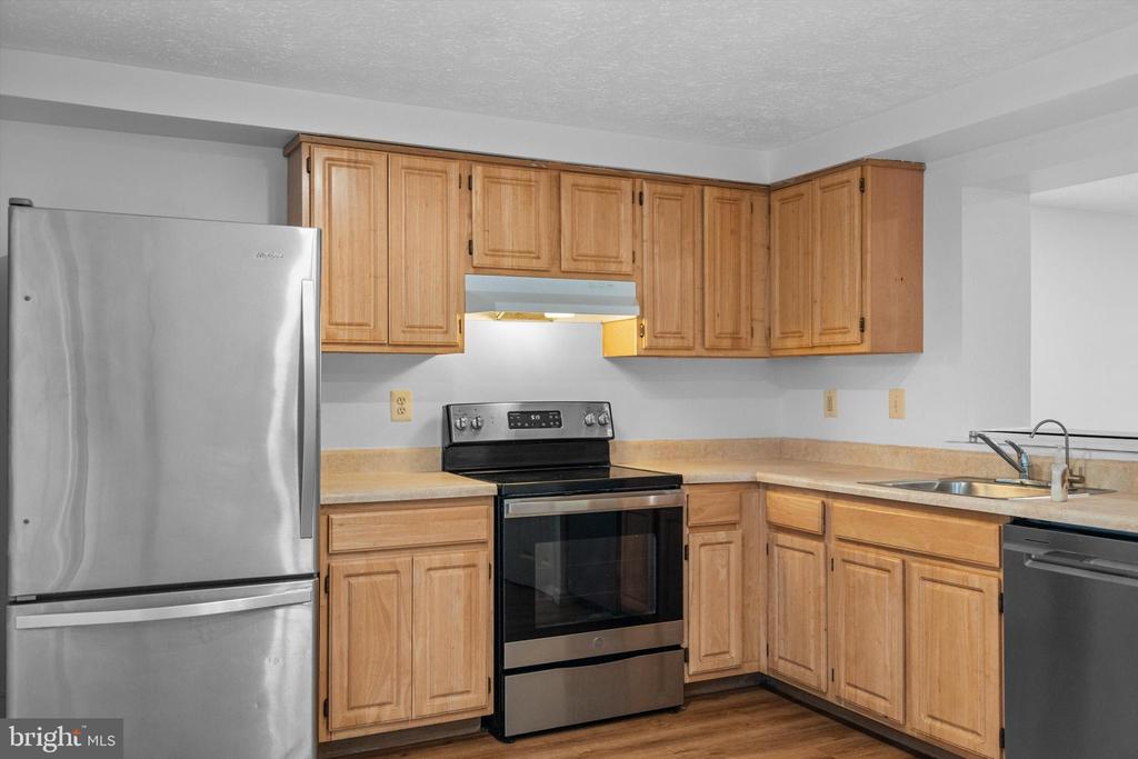 1 Teaneck Ct
