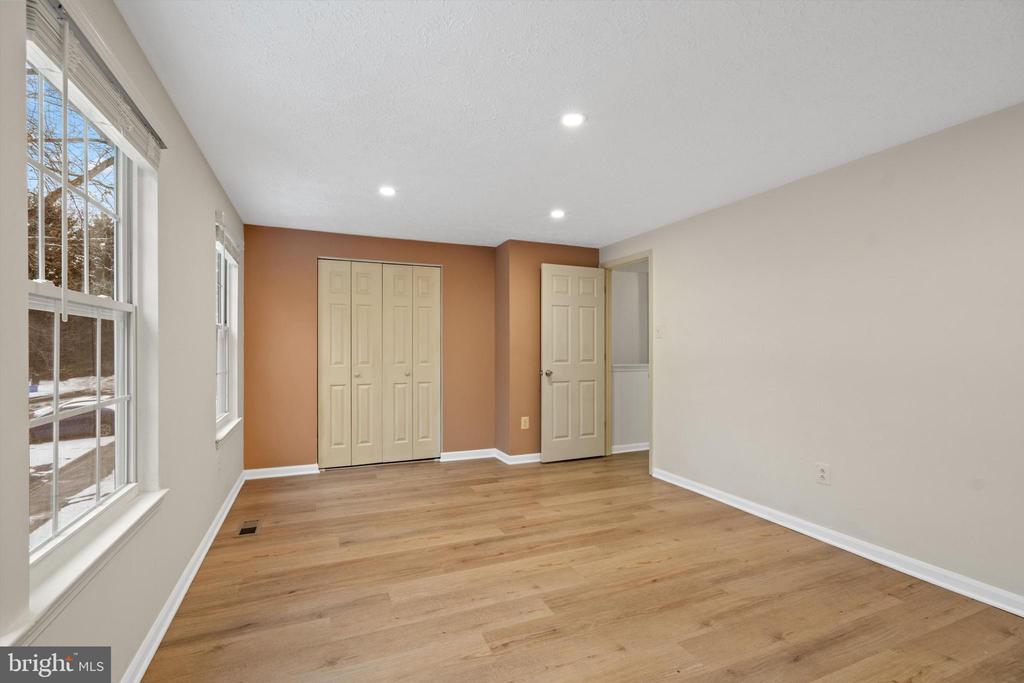 1 Teaneck Ct