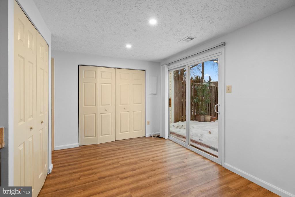 1 Teaneck Ct