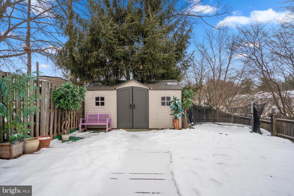 1 Teaneck Ct