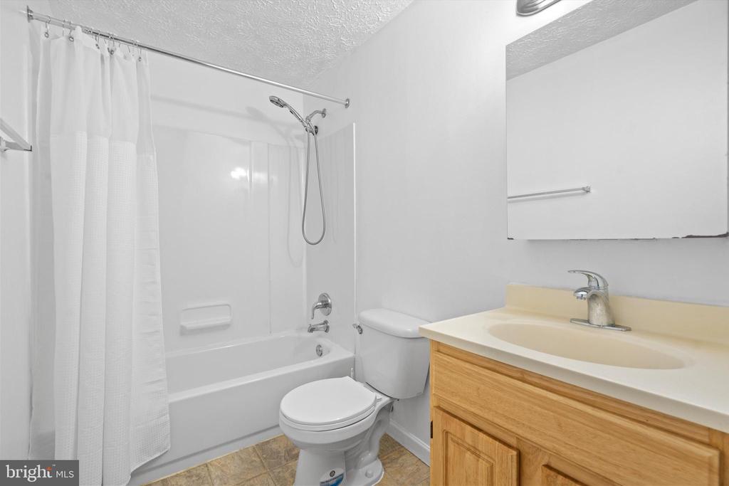 1 Teaneck Ct