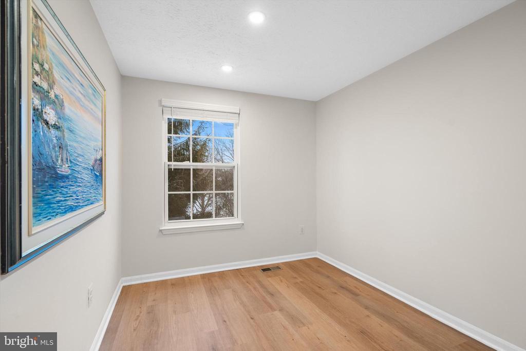 1 Teaneck Ct