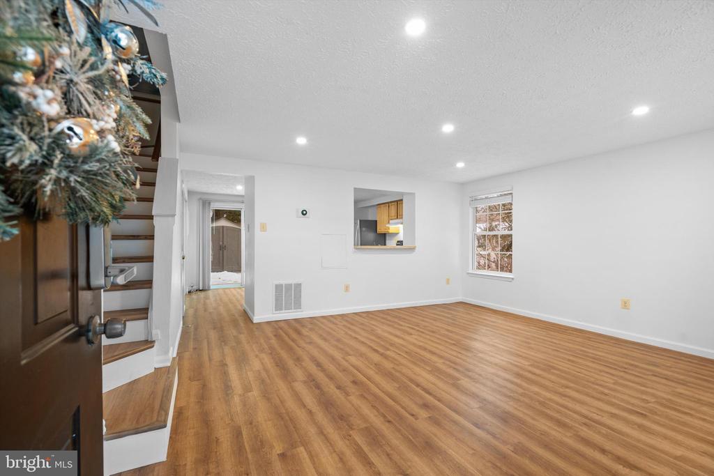 1 Teaneck Ct