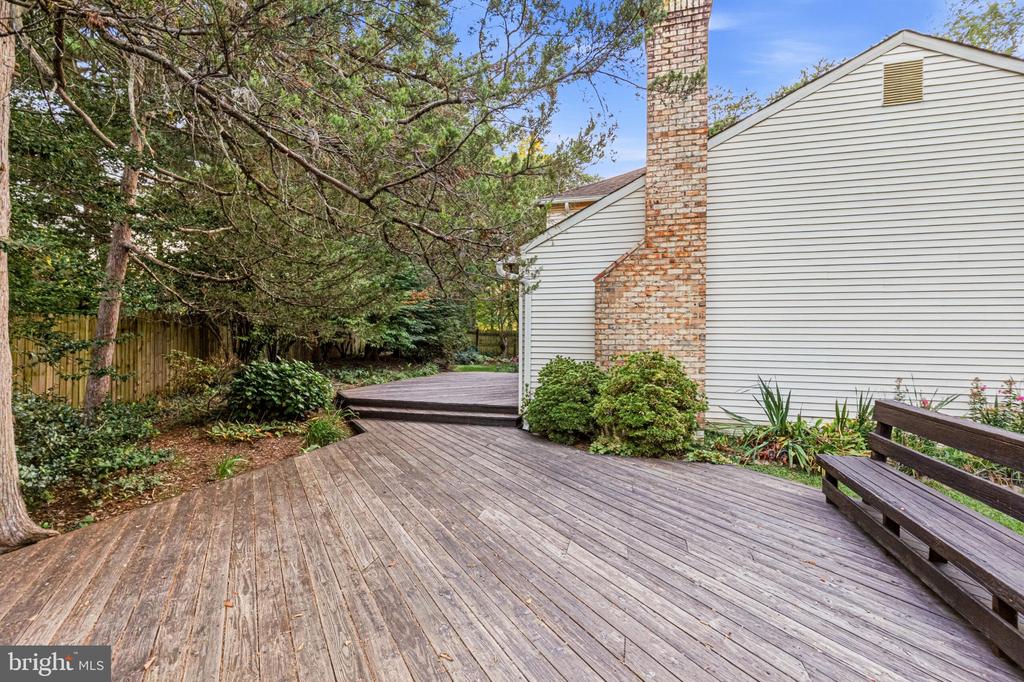 1102 BETTSTRAIL WAY