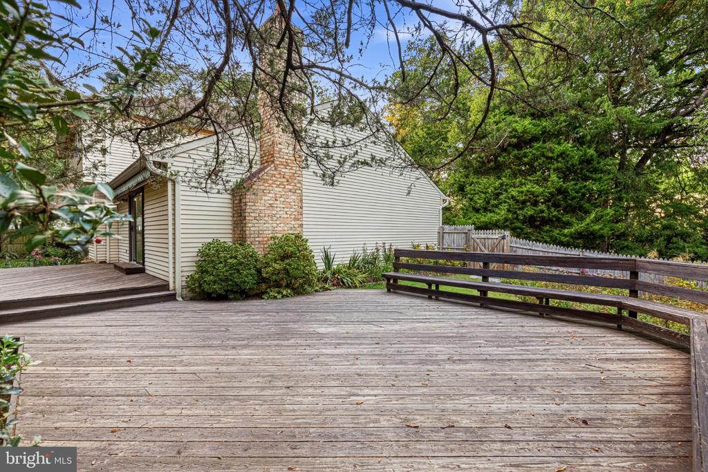 1102 BETTSTRAIL WAY