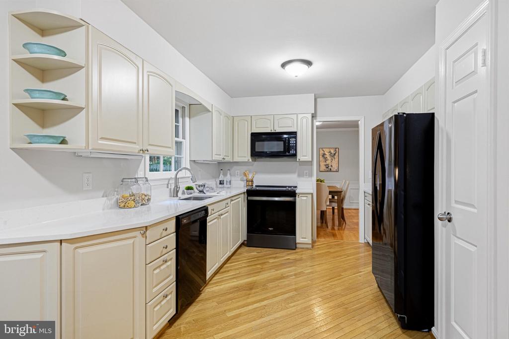 1102 BETTSTRAIL WAY