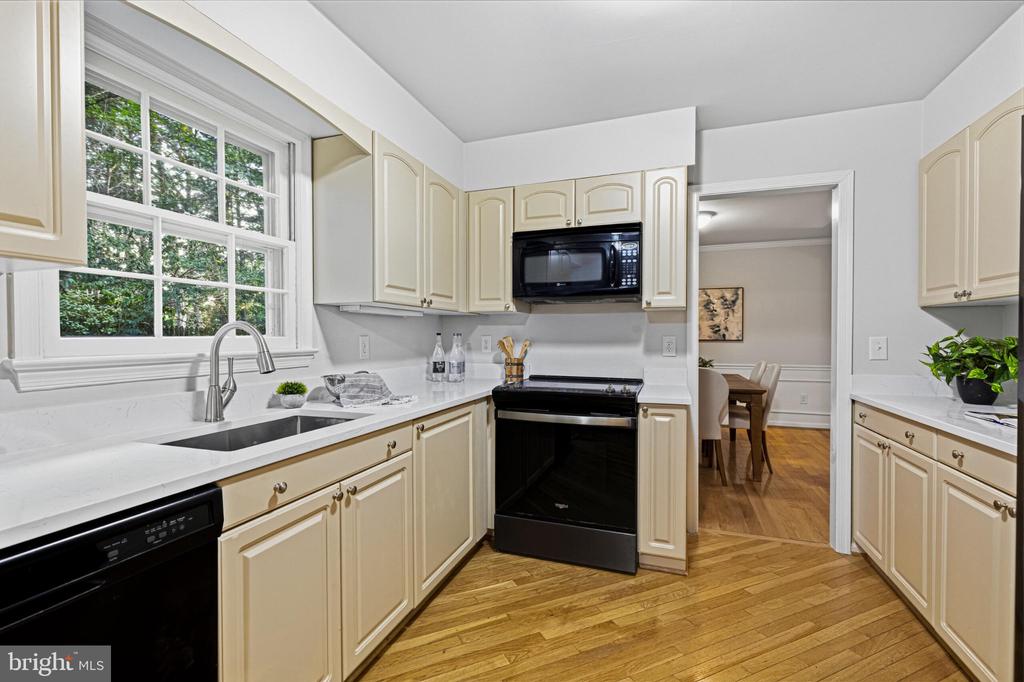 1102 BETTSTRAIL WAY