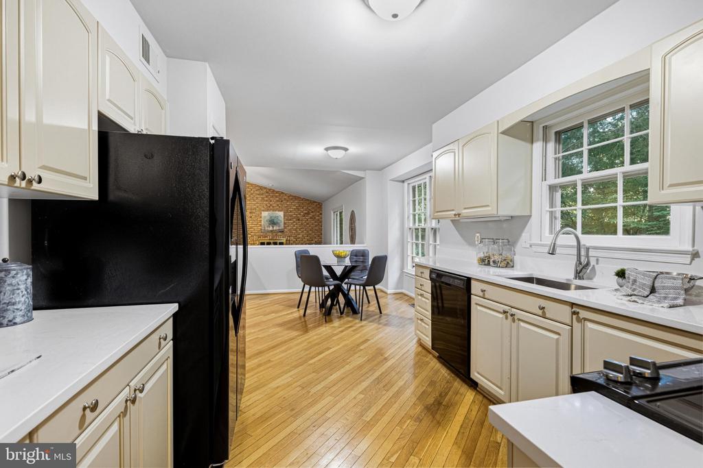 1102 BETTSTRAIL WAY