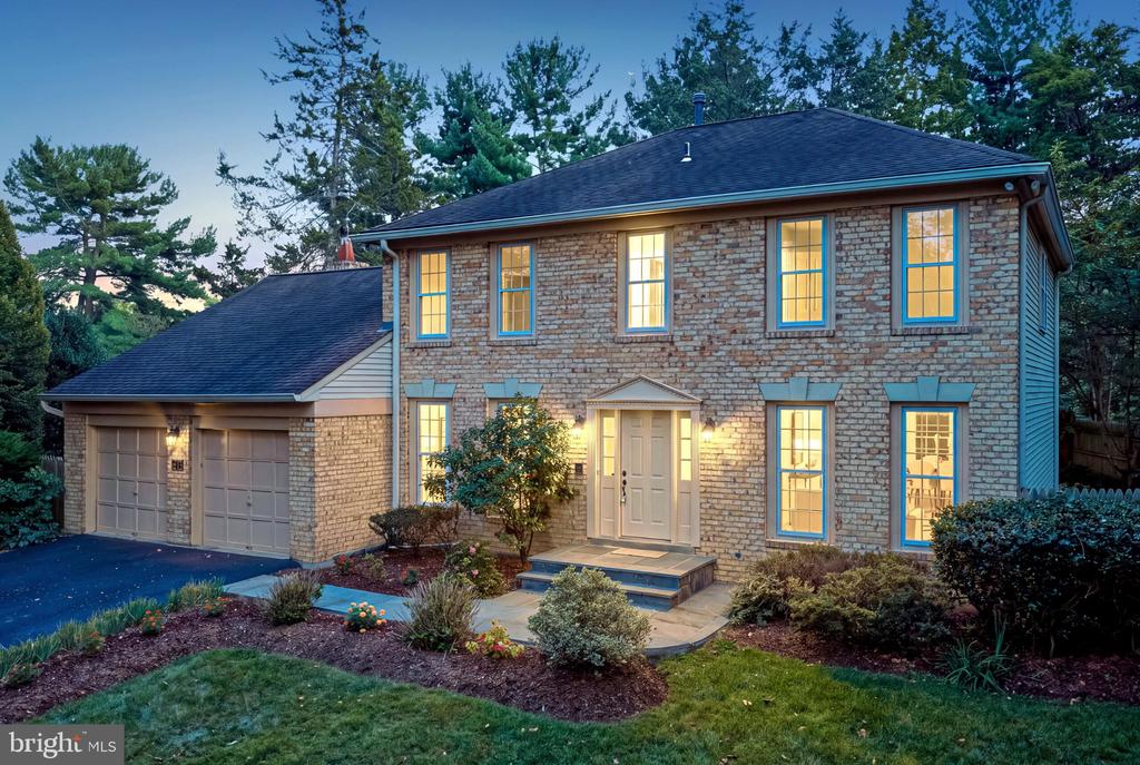 1102 BETTSTRAIL WAY