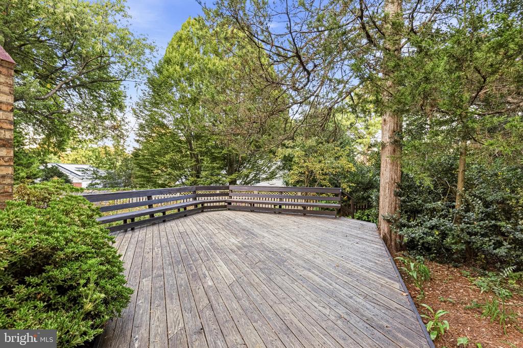 1102 BETTSTRAIL WAY