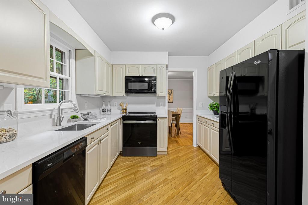 1102 BETTSTRAIL WAY
