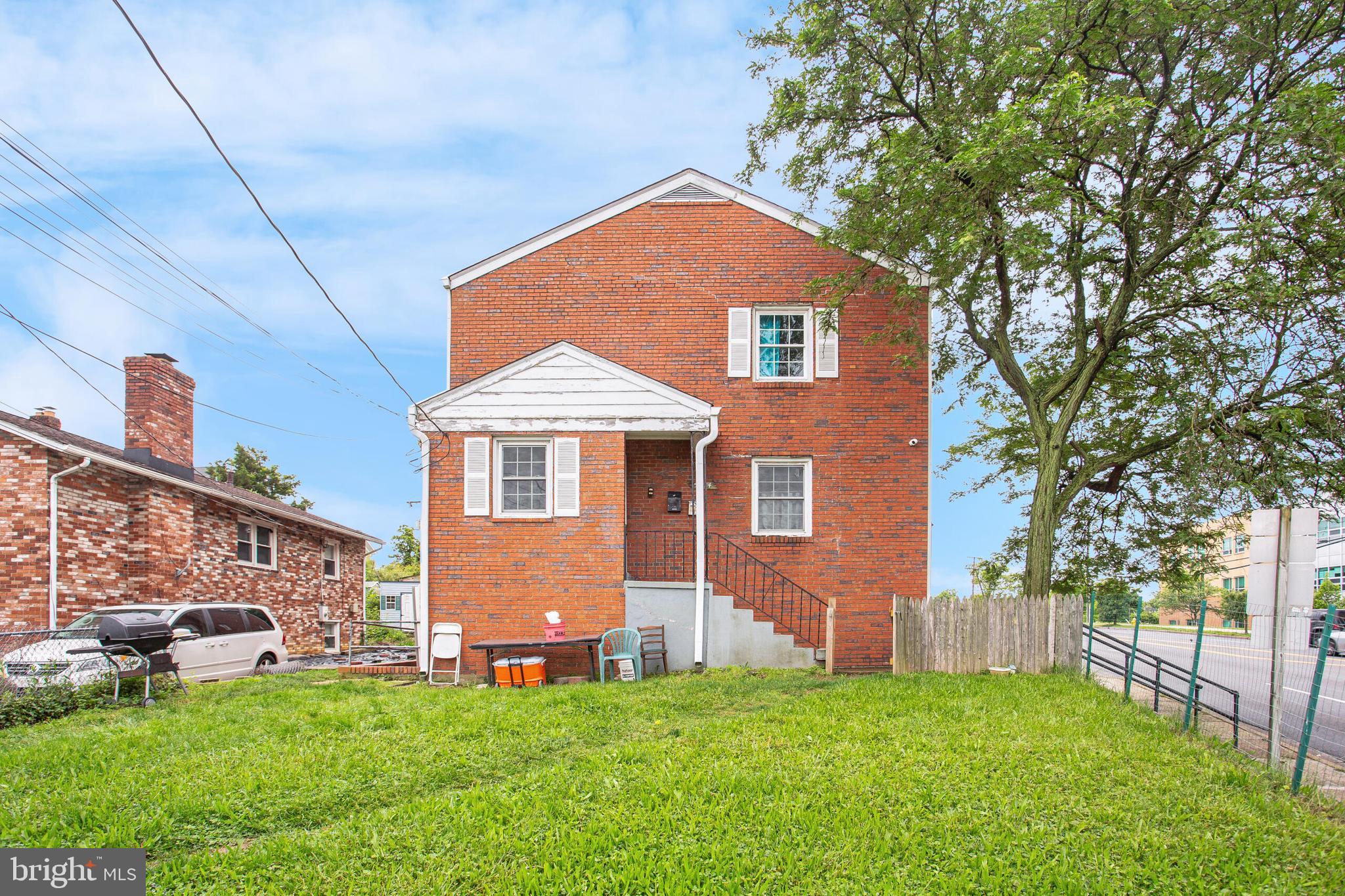 5814 Arlington Blvd