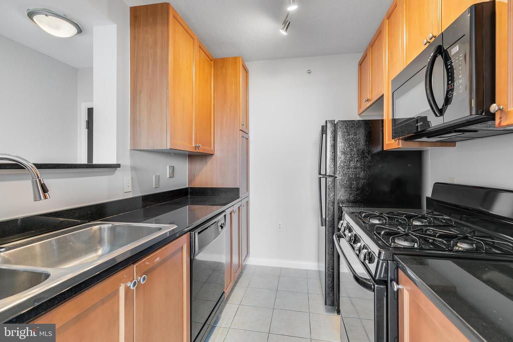 851 N Glebe Rd #1413