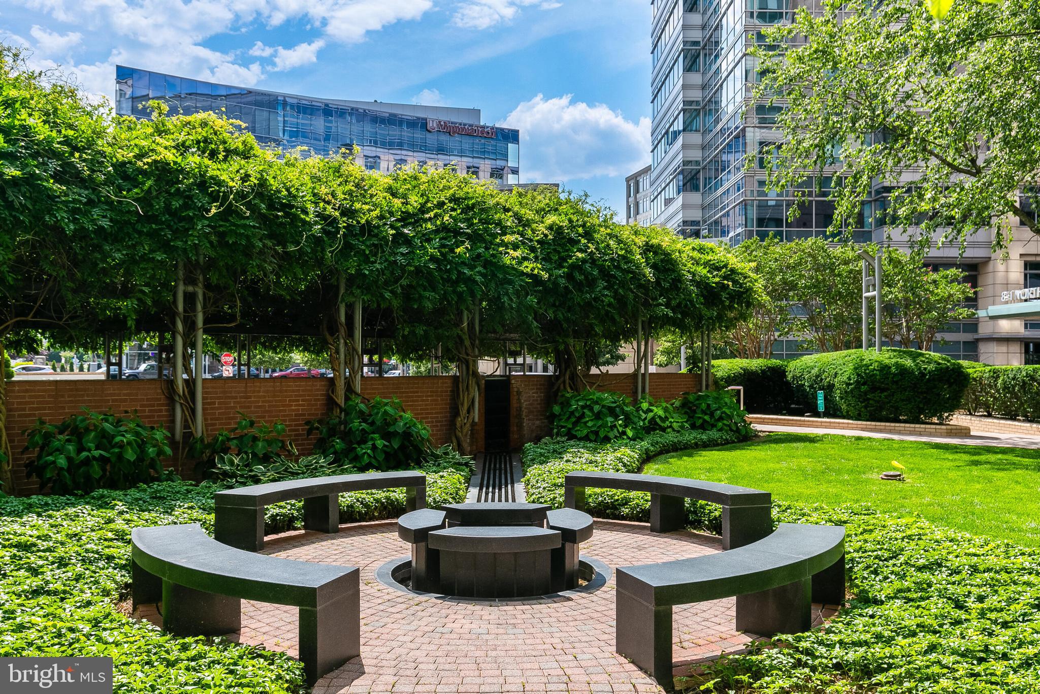 851 N Glebe Rd #1413